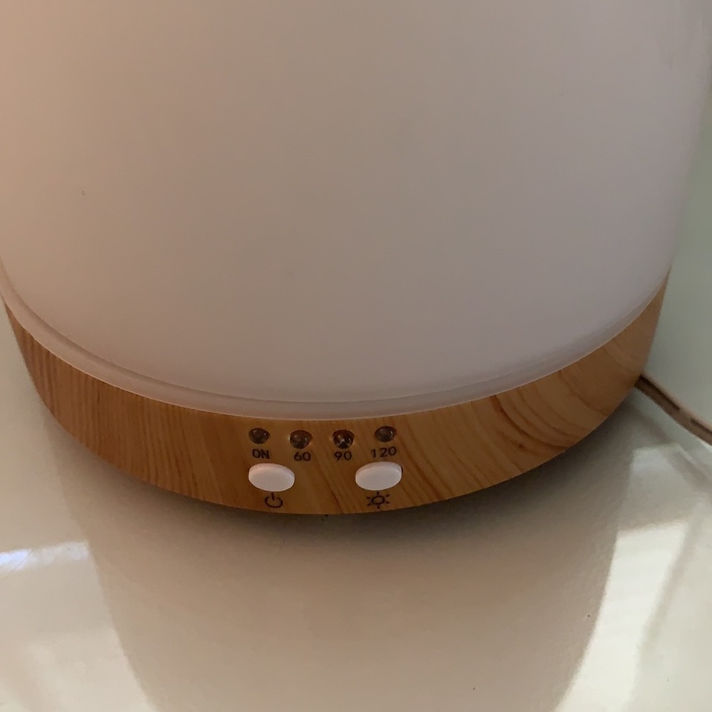 Essential Oil Light Changing Diffuser - Picture 2 of 2